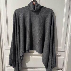 All Saints Gray Tonia Cape Size M/L
Small hole near front bottom of cape